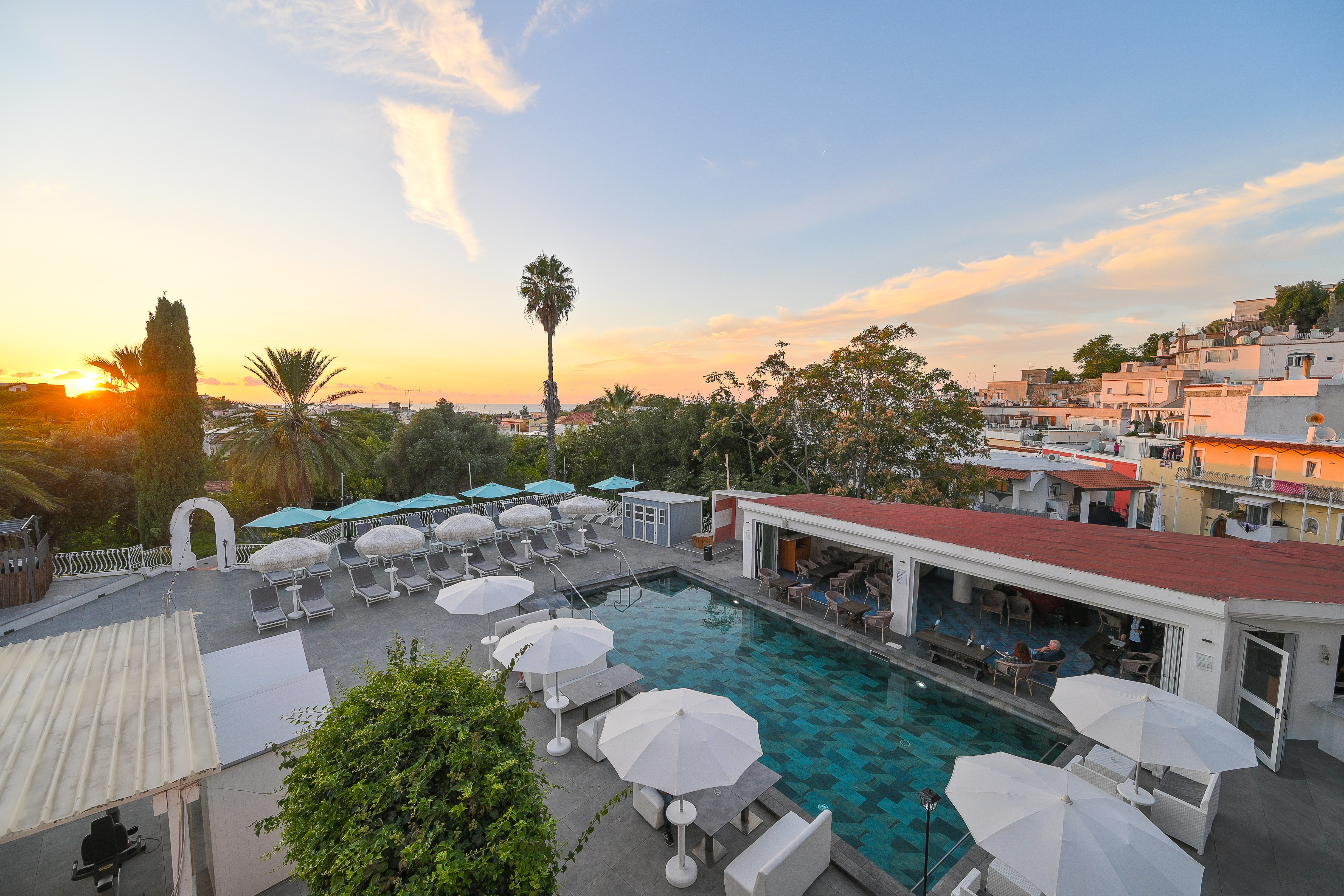 AV Club Terme Colella — Vista panoramica piscina al tramonto